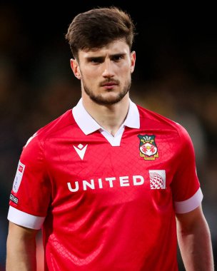 Wrexham AFC 'den Ryan Longman, 1 Nisan 2025' te Cambridge United - Wrexham maçından önce Abbey Stadyumu, Cambridge 'de sıralandı.