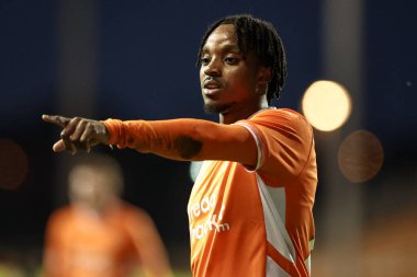 Blackpool 'dan Niall Ennis takımına, 1 Nisan 2025' te Bloomfield Road, Blackpool 'da oynanan Blackpool - 1.