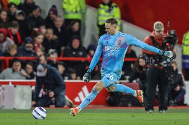 Nottingham Ormanı 'ndan Matz Sels Premier League maçı sırasında Nottingham Forest, Manchester United' a karşı City Ground, Nottingham, 1 Nisan 2025 'de serbest atış yaptı.