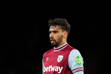 Premier Lig karşılaşmasında West Ham United 'tan Lucas Paquet Wolverhampton Wanderers ile Molineux, Wolverhampton, Birleşik Krallık' ta 1 Nisan 2025