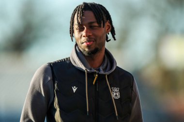 Wrexham AFC 'den Arthur Okonkwo, 1 Nisan 2025' te Abbey Stadyumu 'nda oynanan Sky Bet 1 maçı öncesinde Abbey Stadyumu' na geldi.