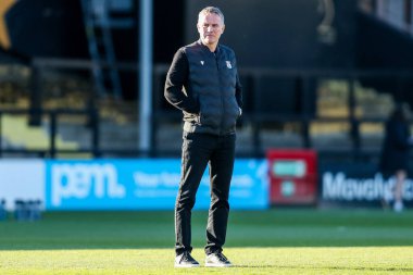 Wrexham AFC takımından Phil Parkinson, 1 Nisan 2025 tarihinde Abbey Stadyumu 'nda oynanan Cambridge United - Wrexham maçı öncesinde Abbey Stadyumu' na geldi.