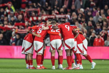 Nottingham Ormanı Premier Lig maçı sırasında Nottingham Forest Manchester United 'a karşı City Ground, Nottingham, İngiltere' de 1 Nisan 2025 'te bir takım toplantısı düzenledi.
