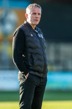 Wrexham AFC takımından Phil Parkinson, 1 Nisan 2025 tarihinde Abbey Stadyumu 'nda oynanan Cambridge United - Wrexham maçı öncesinde Abbey Stadyumu' na geldi.
