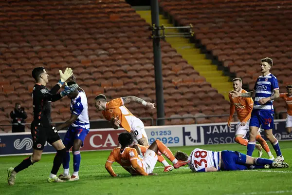 Blackpool 'dan Oliver Casey, 1 Nisan 2025' te Bloomfield Road, Blackpool 'da oynanan Blackpool - Blackpool maçında 2-0 berabere kaldı.