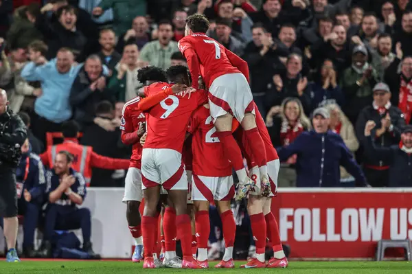 Nottingham Ormanı 'ndan Anthony Elanga Premier League maçında Nottingham Forest Manchester United' a karşı 1 Nisan 2025 'te City Ground, Nottingham, İngiltere' de 1-0 kazanma golünü kutluyor.