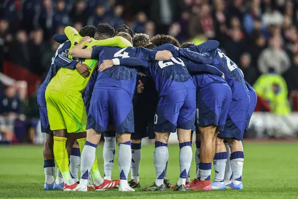 Manchester United Premier Lig maçı sırasında Nottingham Forest 'ın Manchester United' a karşı oynadığı City Ground, Nottingham, İngiltere 1 Nisan 2025 'te bir araya geldi.