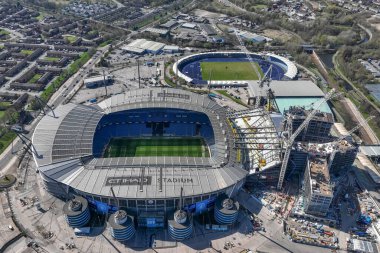 Premier Lig maçında Etihad Stadyumu 'nun ve inşaatın hava görüntüsü Manchester City ile Leicester City arasında 2 Nisan 2025' te Etihad Stadyumu 'nda gerçekleşti.