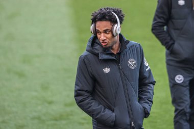 Brentford 'dan Myles Peart-Harris, Premier League maçı sırasında St.James' s Park, Newcastle, 2 Nisan 2025 'te Newcastle United ile karşı karşıya geldi.