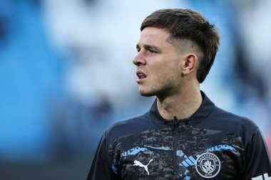 Manchester City 'den James McAtee Premier League maçı öncesi ısınma maçında Manchester City ile Leicester City arasında Etihad Stadyumu, Manchester, Birleşik Krallık, 2 Nisan 2025