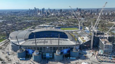 Premier Lig maçında Etihad Stadyumu 'nun ve inşaatın hava görüntüsü Manchester City ile Leicester City arasında 2 Nisan 2025' te Etihad Stadyumu 'nda gerçekleşti.