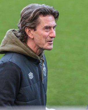Brentford 'un Thomas Frank teknik direktörü, Premier Lig maçı sırasında Newcastle United ile Brentford arasındaki St. James' s Park, Newcastle, İngiltere, 2 Nisan 2025 'te geldi.