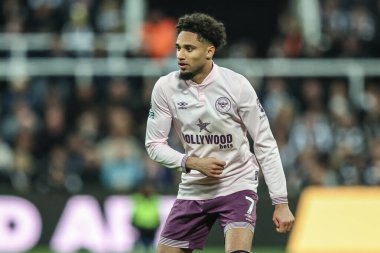 Brentford 'dan Kevin Schade Premier League maçı sırasında Newcastle United, Brentford' a karşı St. James 's Park, Newcastle, 2 Nisan 2025