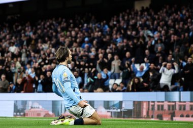 Manchester City 'den Jack Grealish, Premier League maçında Manchester City ile Leicester City maçında 2 Nisan 2025' te Etihad Stadyumu 'nda 1-0 kazanma golünü kutluyor.