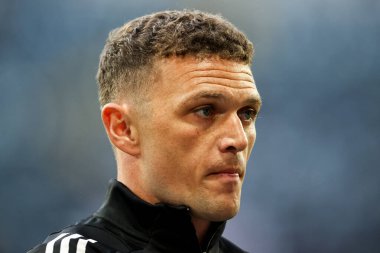 Newcastle United takımından Kieran Trippier, 2 Nisan 2025 'te St. James' s Park, Newcastle 'da oynanan Premier League karşılaşması öncesinde ısınıyor.
