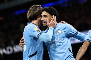 Manchester City 'den Omar Marmoush, Premier League maçında Manchester City ile Leicester City' nin 2 Nisan 2025 'te Etihad Stadyumu' nda karşılaşmasını 2-0 kazanmasını kutluyor.