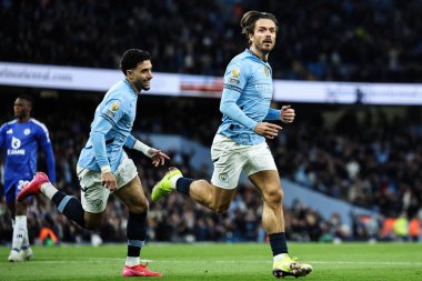 Manchester City 'den Jack Grealish, Premier League maçında Manchester City ile Leicester City maçında 2 Nisan 2025' te Etihad Stadyumu 'nda 1-0 kazanma golünü kutluyor.