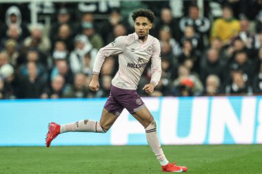 Brentford 'dan Kevin Schade Premier League karşılaşmasında Newcastle United ile Brentford arasında 2 Nisan 2025' te St. James 's Park, Newcastle, İngiltere' de karşı karşıya geldi.