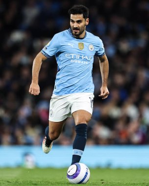 Manchester City 'den Kay Gndoan Premier Lig maçında topu ilerletiyor. Manchester City, Etihad Stadyumu' nda Leicester City 'e karşı, 2 Nisan 2025