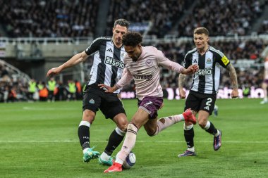 Brentford 'dan Kevin Schade, Premier League maçı Newcastle United ile Brentford arasındaki 2 Nisan 2025' te St. James 's Park, Newcastle, İngiltere' de oynanan karşılaşmada, Newcastle United 'dan Fabian Schr tarafından yenildi.