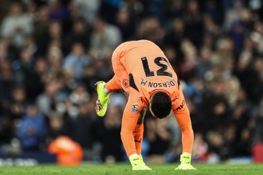 Manchester City takımı Ederson, Manchester City ile Leicester City maçında sakatlandı. Etihad Stadyumu, Manchester, İngiltere, 2 Nisan 2025