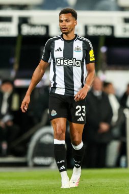 Newcastle United takımından Jacob Murphy, Premier Lig karşılaşmasında Newcastle United ile Brentford 'a karşı St. James' s Park, Newcastle, İngiltere, 2 Nisan 2025