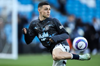 Manchester City 'den Phil Foden Premier League maçı öncesi ısınma maçında Etihad Stadyumu' nda Manchester City ile Leicester City karşılaşması, 2 Nisan 2025