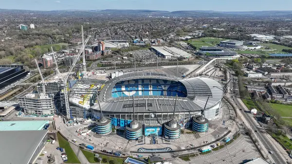 Premier Lig maçında Etihad Stadyumu 'nun ve inşaatın hava görüntüsü Manchester City ile Leicester City arasında 2 Nisan 2025' te Etihad Stadyumu 'nda gerçekleşti.