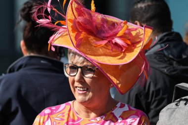 Yarışçılar 3 Nisan 2025 'te Aintree Yarış Pisti, Liverpool' a Randox Grand National 2025 Açılış Günü 'nde geldiler.