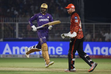 Kolkata Knight Riders 'Kolkata Knight Riders' Venkatesh Iyer, Hindistan Premier Ligi (IPL) 20. kriket maçında Kolkata Knight Riders ile Sunrisers Hyderabad arasında 3 Nisan 2025 'de Debajyoti' nin çektiği Eden Gardens 'ta koşuyor. 