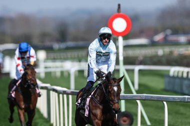 Paul Townend 'in bindiği Murcia, 3 Nisan 2025' te Aintree Yarış Pisti, Liverpool 'da düzenlenen Randox Grand National 2025 Açılış Günü' nde Boodles Yıldönümü 4-Y-O Juvenile Engelini kazandı.