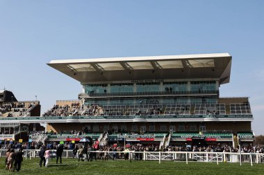 Aintree Yarış Pisti, Liverpool, İngiltere 'de 3 Nisan 2025' te düzenlenen Randox Grand National 2025 Açılış Günü sırasında Prenses Kraliyet Standı 'nın genel görünümü