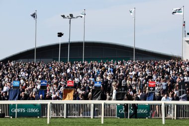 Aintree Yarış Pisti, Liverpool, Birleşik Krallık, 3 Nisan 2025 'te düzenlenen Randox Grand National 2025 1. Açılış Günü' nde yarışçılar kürsüye çıkacak.