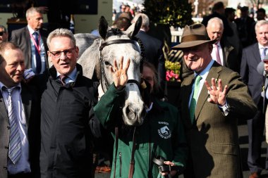 Willie Mullins, Aintree 'deki dört yarıştan dördünü kazandı. William Hill Aintree Engeli' nin ardından Randox Grand National 2025 Gün Açılış Günü Aintree Yarışı, Liverpool, Birleşik Krallık, 3 Nisan 2025