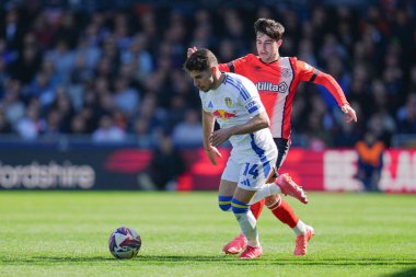 Leeds United takımından Malikane Solomon, 5 Nisan 2025 'te Luton Town - Leeds United maçında ileri gidiyor.
