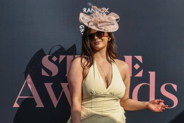 Bayanlar, Randox Grand National 2025 Bayram Günü 'nde İngiltere' nin Liverpool kentindeki Aintree Hipodromu 'na gelir.