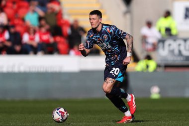 Blackpool takımından Oliver Casey, 5 Nisan 2025 'te New York Stadyumu, Rotherham United' a karşı Blackpool 'da oynanan Sky Bet 1 karşılaşmasında görev başında.