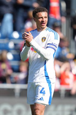 Leeds United takımından Ethan Ampadu, Luton Town - Leeds United maçında 5 Nisan 2025 'te Kenilworth Road, Luton, İngiltere' de karşılaştı.