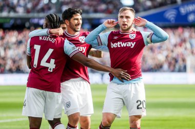 West Ham United takımından Jarrod Bowen, Premier League maçında 5 Nisan 2025 'te Londra' daki Londra Stadyumu 'nda West Ham United' a karşı Bournemouth maçında 2-1 'lik galibiyetini kutluyor.