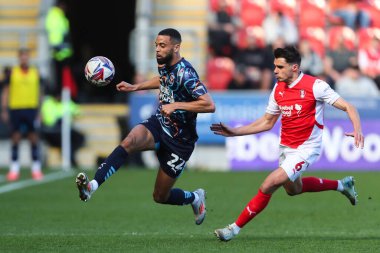 Blackpool takımından CJ Hamilton, 5 Nisan 2025 'te New York Stadyumu, Rotherham, İngiltere' de oynanan 1.