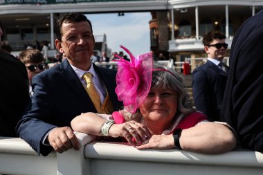 Randox Grand National 2025 Kadınlar Günü 'nde yarışçılar Aintree Yarış Pisti, Liverpool, Birleşik Krallık, 4 Nisan 2025