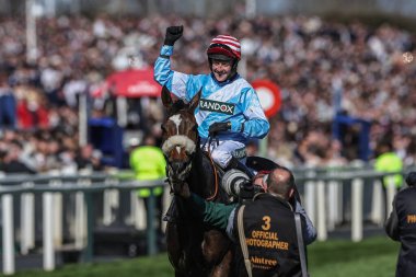 Stan Sheppard 'ın sürdüğü Cruz Kontrol, 5 Nisan 2025' te Aintree Yarış Pisti 'nde düzenlenen Randox Grand National 2025 Ulusal Günü' nde 14: 30 'da William Hill Handicap Chase' i kazandı.