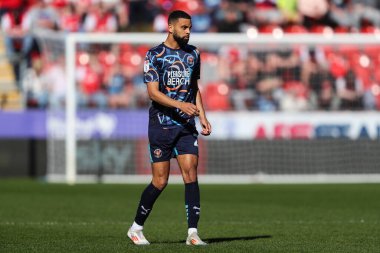 Blackpool takımından CJ Hamilton 5 Nisan 2025 'te New York Stadyumu' nda Rotherham United 'a karşı Blackpool maçında