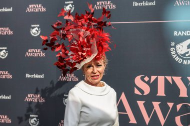 Bayanlar, Randox Grand National 2025 Bayram Günü 'nde İngiltere' nin Liverpool kentindeki Aintree Hipodromu 'na gelir.