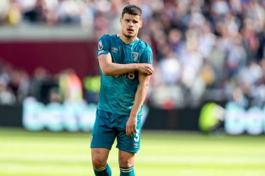 AFC Bournemouth takımından Milos Kerkez, 5 Nisan 2025 'te Londra' daki Londra Stadyumu 'nda oynanan Premier League maçında tepki gösterdi.