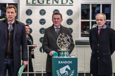 Bir P McCoy, nam-ı diğer Tony McCoy, 5 Nisan 2025 'te Aintree Yarış Pisti' nde düzenlenen Ulusal Ulusal Randoks Günü 'nde Büyük Ulusal Kupa ile ITV' ye konuştu.