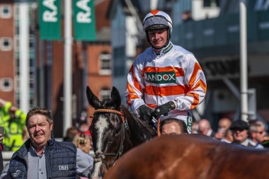 Jack Tudor 'un sürdüğü Derin Mağara, 5 Nisan 2025' te Aintree Yarış Pisti, Liverpool 'da düzenlenen Randox Grand National 2025 Günü' nde 13: 20 William Hill En İyi Fiyat Engelli Engelli Engellisini Kazandı.