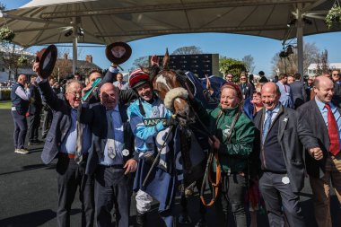 Stan Sheppard 'ın sürdüğü Cruz Kontrol, 5 Nisan 2025' te Aintree Yarış Pisti 'nde düzenlenen Randox Grand National 2025 Ulusal Günü' nde 14: 30 'da William Hill Handicap Chase' i kazandı.