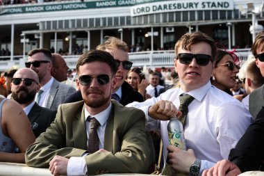 Randox Grand National 2025 Kadınlar Günü 'nde yarışçılar Aintree Yarış Pisti, Liverpool, Birleşik Krallık, 4 Nisan 2025