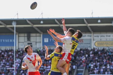 Warrington Wolves 'tan Matty Ashton, 6 Nisan 2025' te Halliwell Jones Stadyumu, Warrington, İngiltere 'de oynanan Betfred Challenge Kupası çeyrek final maçında yüksek topu kazandı.